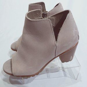 SOREL NADIA NUDE SUMMER OPEN TOE BOOTIES IN 7.5